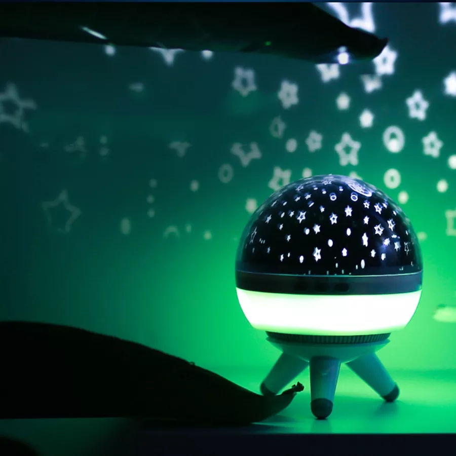 Projecteur LED rotatif produisant l'image d'un ciel étoilé, idéal pour la  chambre d'un enfant - Letshop.dz
