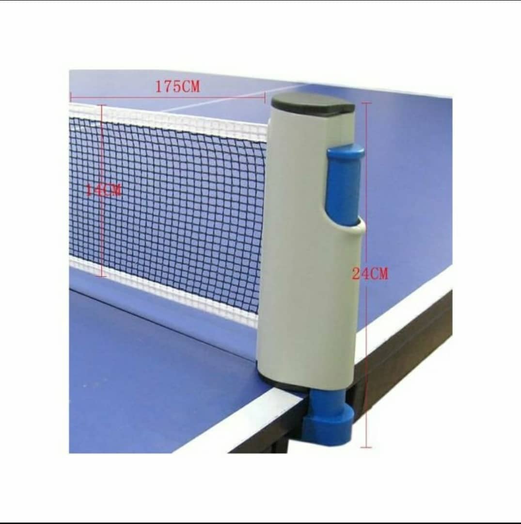 Table De Ping-pong À Surface Bleue Et Lisse Avec Filet Noir Serré
